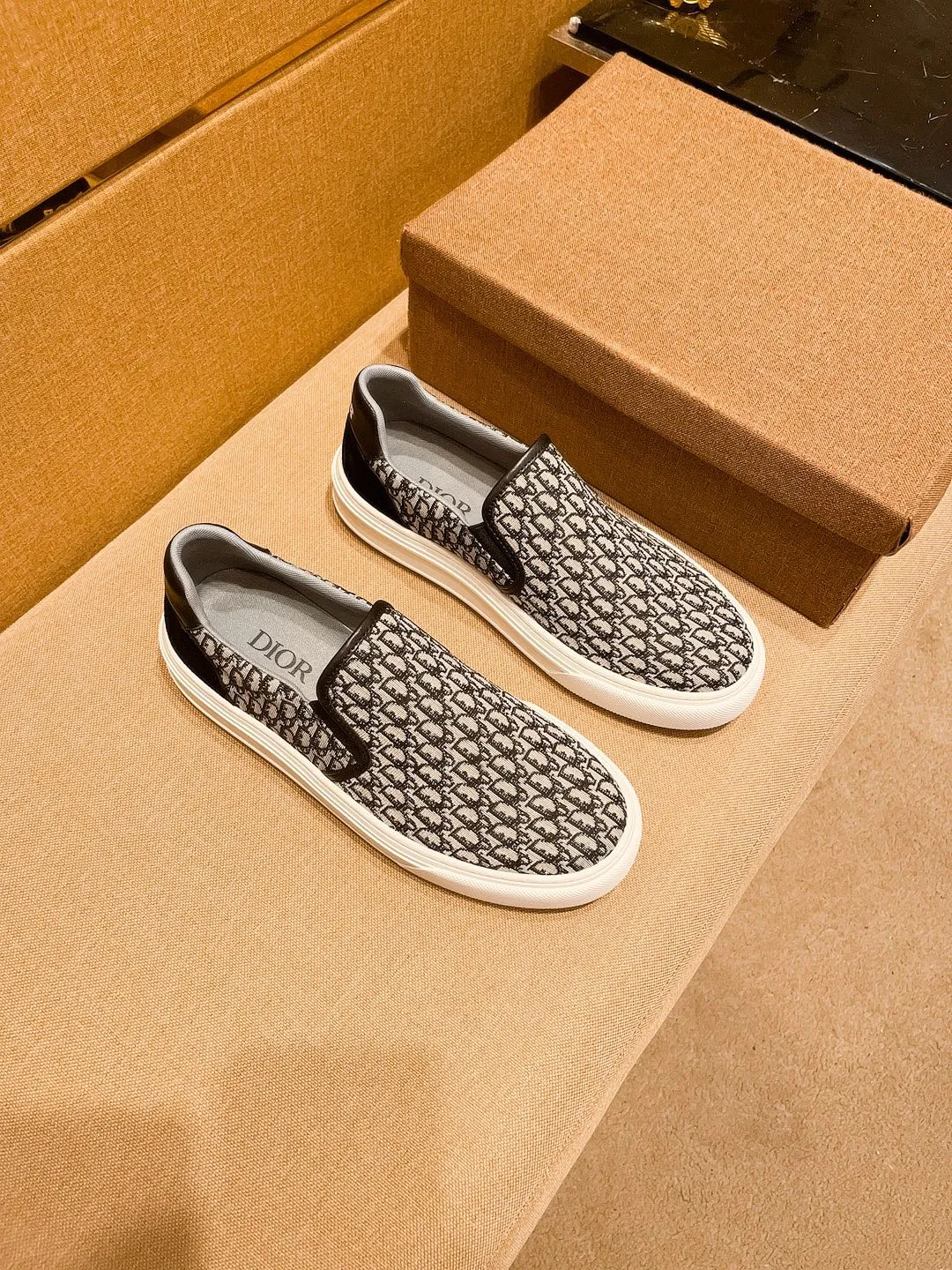 Men's shoes 💰 380💰👍【Dior】🔥🔝High-end brand of men's shoes official website 1:1 latest masterpiece: the upper is made of Italian official website original special technical cloth fabric 🔥original comfortable and breathable lining➕original designated non-slip outsole🔥making walking more convenient and comfortable! An exclusive new model, a stunning work, a beautiful 1:1 replica [color] compared to the official quality! Create a fashionable personality to set off your uniqueness! A must-have for trendy men! 🔥, sizes: 38-44. color:.     Multiple colors available🔥